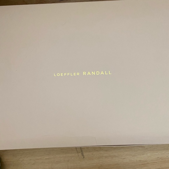 Unworn, still in box. Selling because too big and forgot to return - Picture 2 of 7